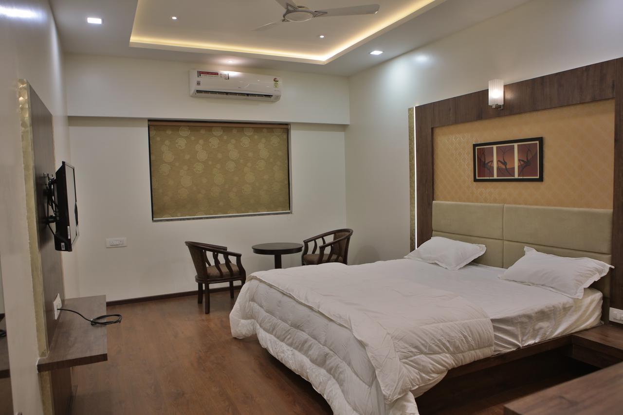 Hotel K P Pride Jalgaon Exterior photo