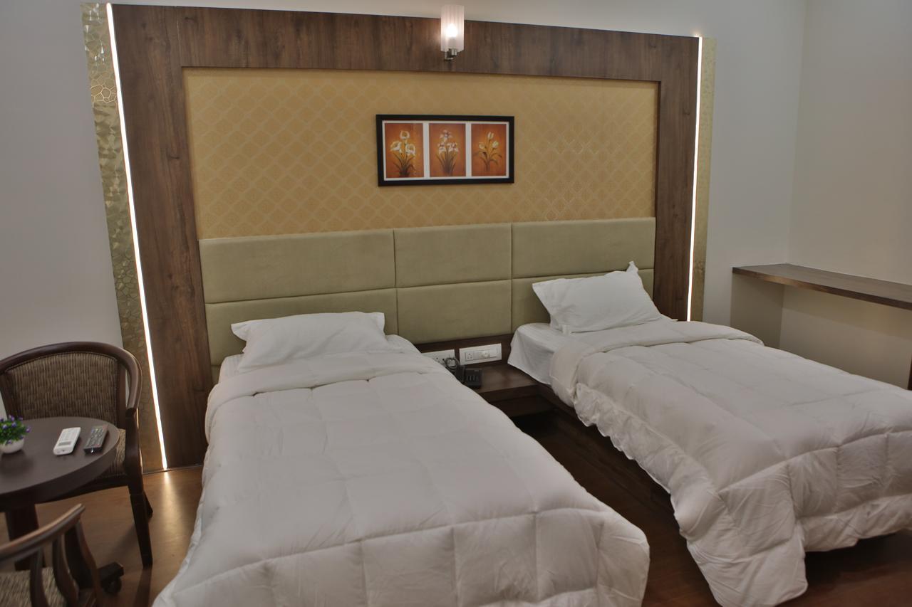 Hotel K P Pride Jalgaon Exterior photo